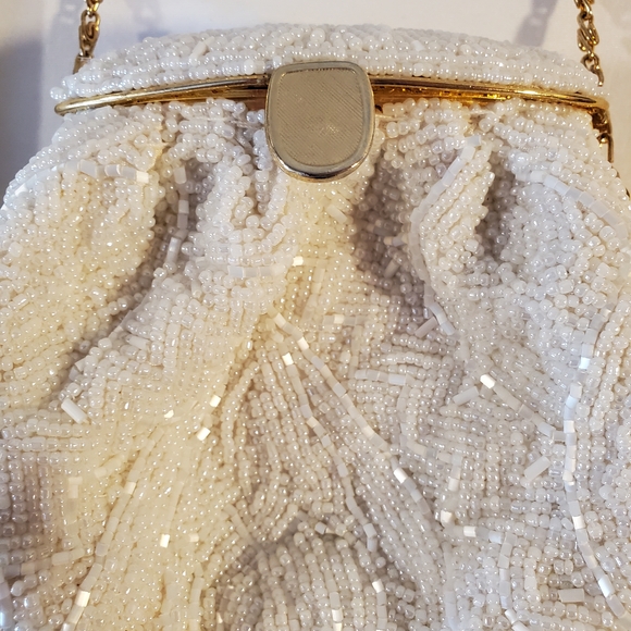 Antique 1920s White Beaded Evening Purse | Gold Chain Frame - Picture 15 of 16